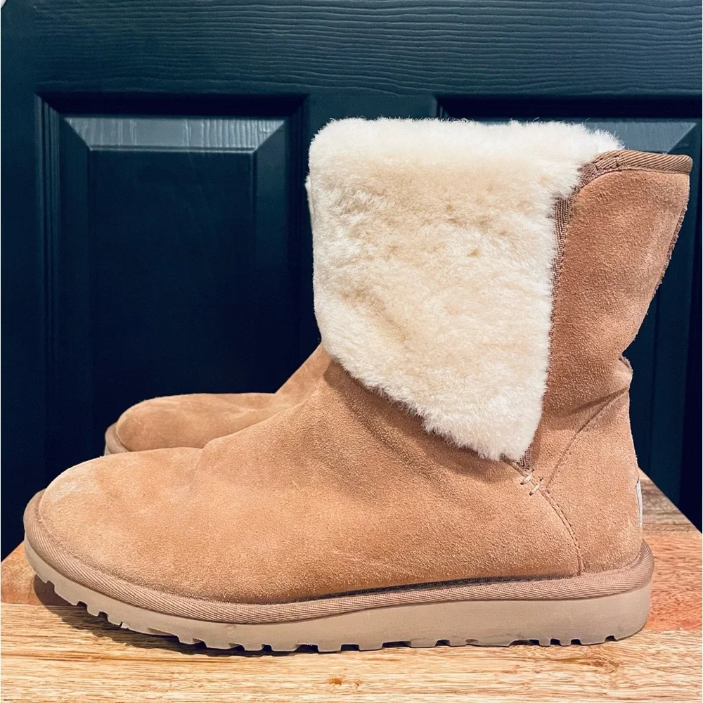 UGG Caitlin short sherpa Boots Booties 9 - Picture 2 of 7